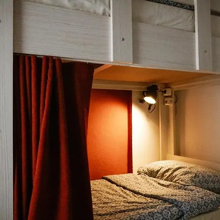 إل كامينو هوستيل آند بوب