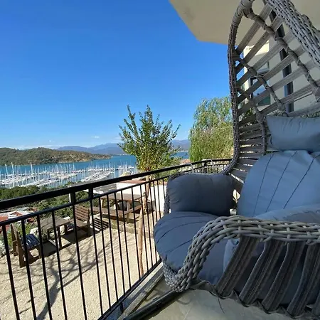 إل كامينو هوستيل آند بوب