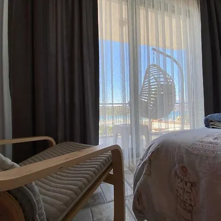 بيت شباب إل كامينو هوستيل آند بوب *