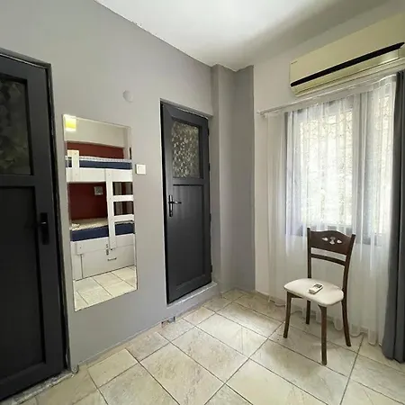 إل كامينو هوستيل آند بوب *