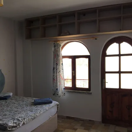 إل كامينو هوستيل آند بوب بيت شباب