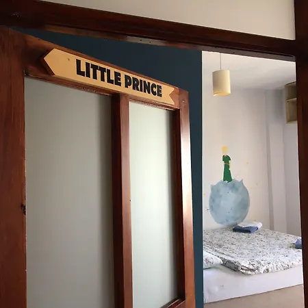 بيت شباب إل كامينو هوستيل آند بوب *