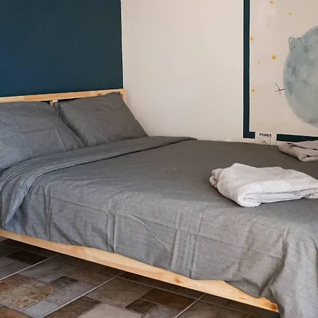 إل كامينو هوستيل آند بوب