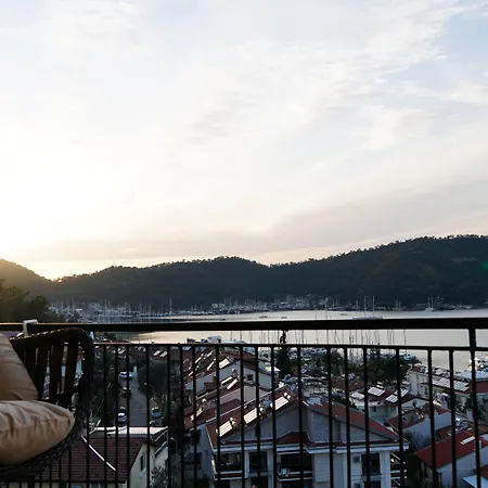 إل كامينو هوستيل آند بوب