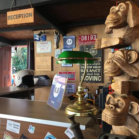 إل كامينو هوستيل آند بوب بيت شباب *