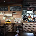 ホステル El Camino & Pub