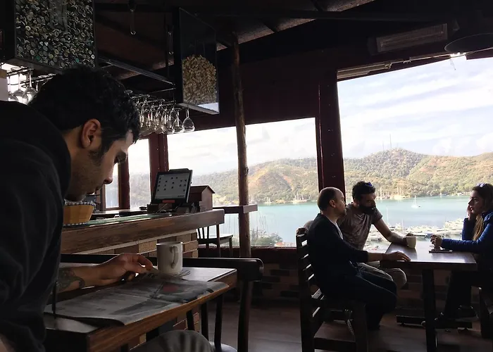 El Camino & Pub ホステル フェティエ